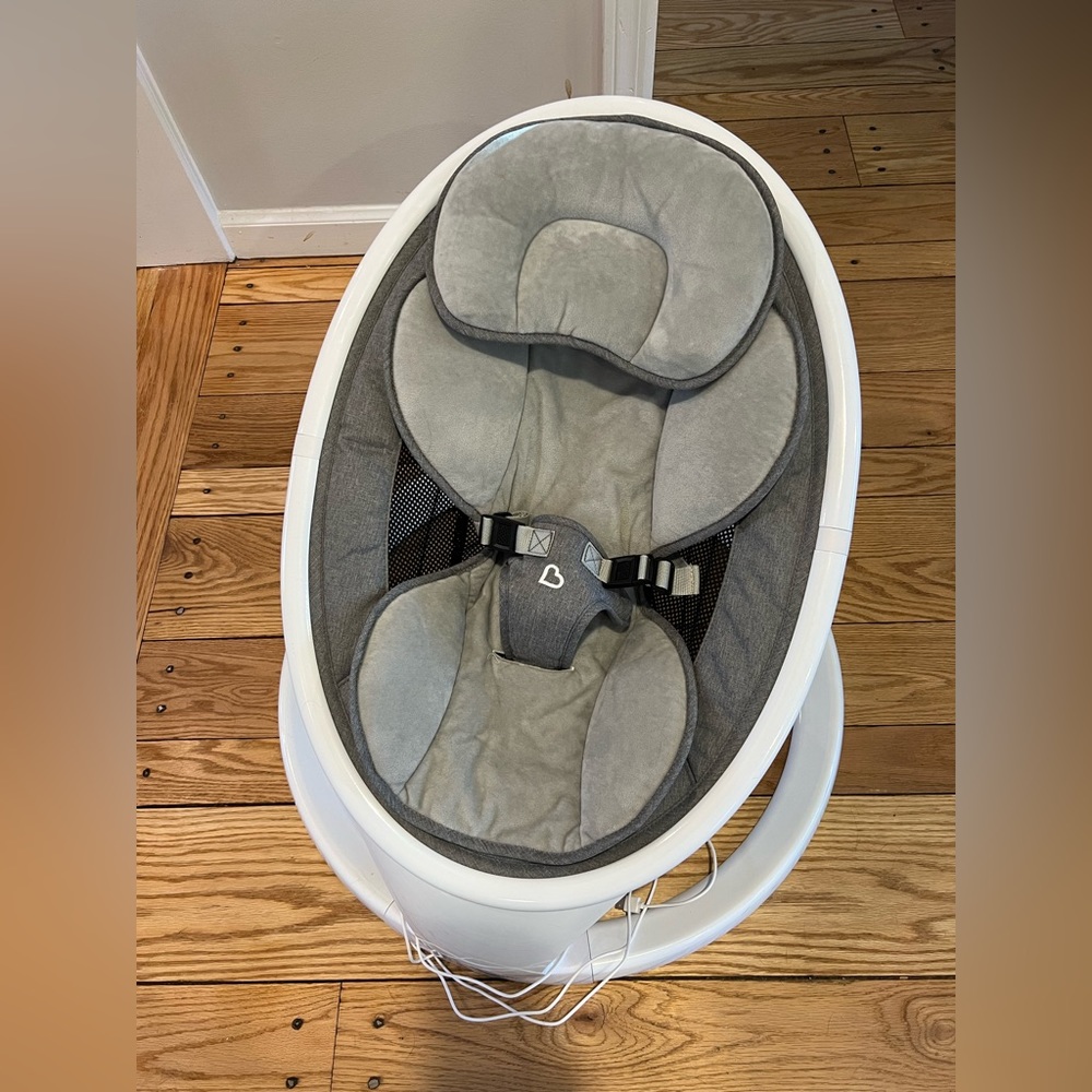 Collapsible blue tooth baby swing, like new